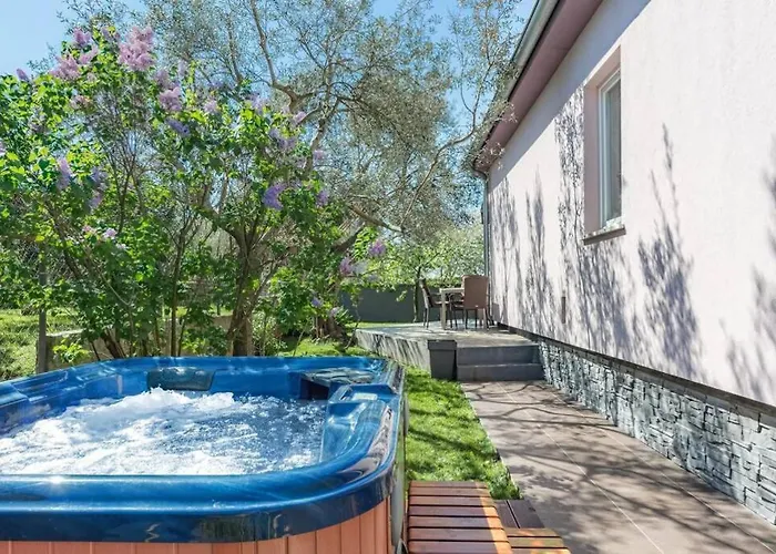 House Pelini בית נופש *