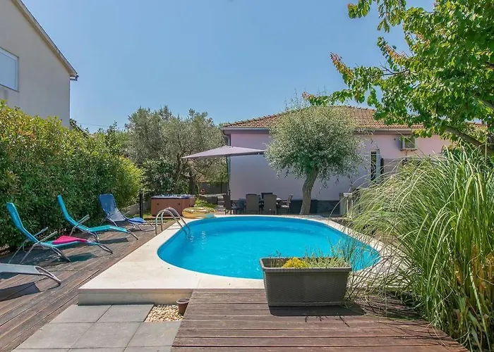 House Pelini Semesterbostad