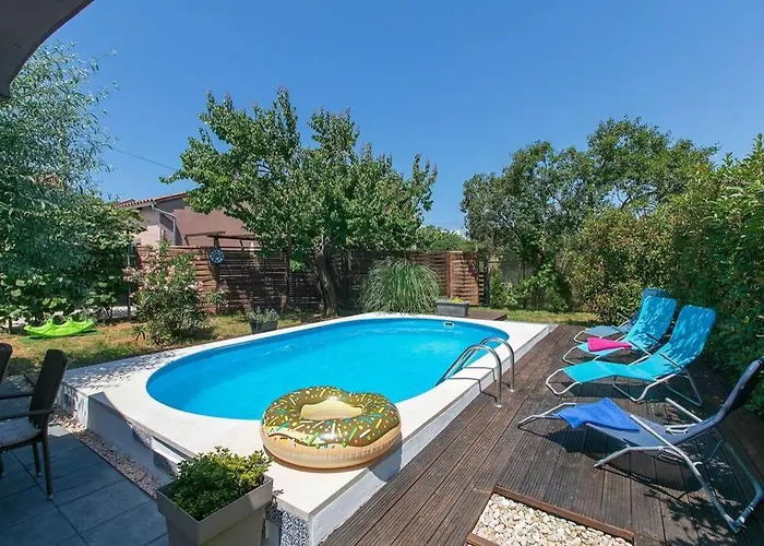 בית נופש House Pelini פולה