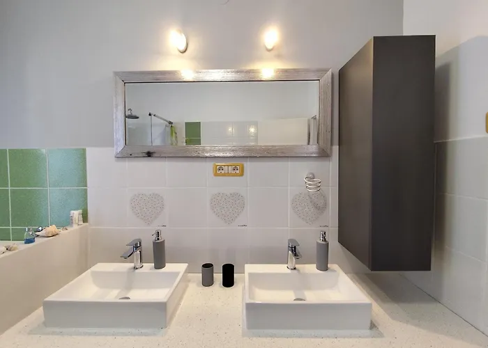 Semesterbostad House Pelini