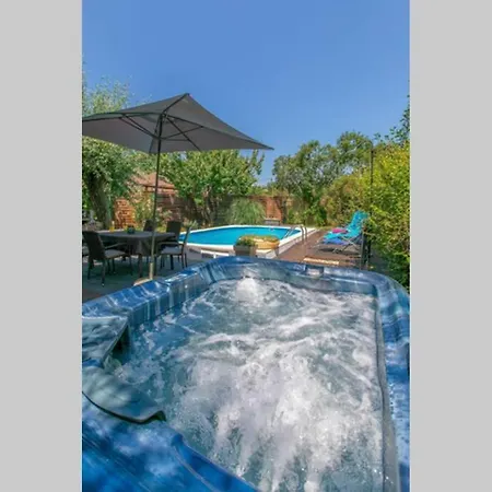 House Pelini Будинок відпочинку