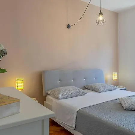 بيت للعطل House Pelini