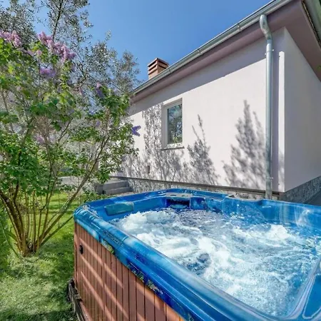 بيت للعطل House Pelini بولا